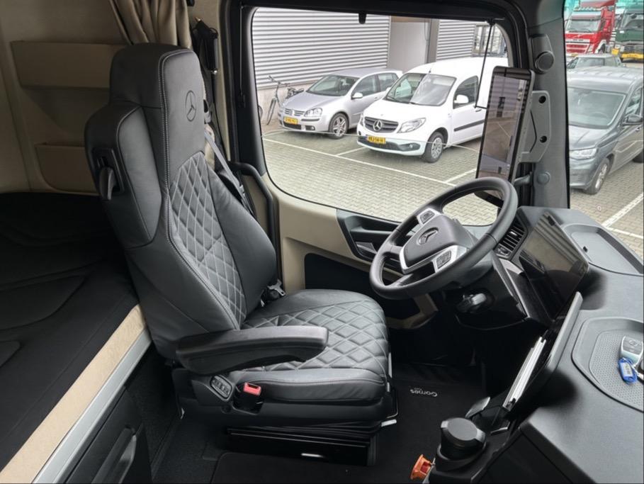 Interieur elektrische Mercedes Actros e600 voor verhuur